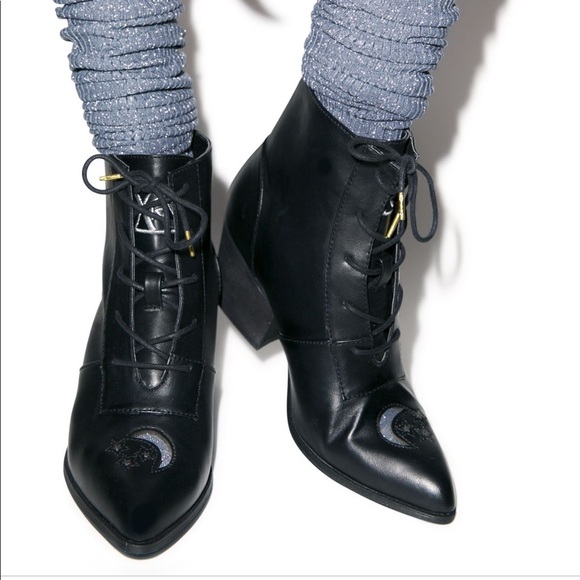 aura vegan boots